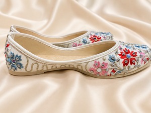 Zapatos Planos Jutti Bordados para Mujer, con Diseño Étnico Floral y Pedrería, Forro de Terciopelo y Gamuza, Ideales para Fiestas, Bodas y Caminatas - Product Image 4