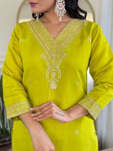 Ensemble Kurti droit en viscose Chanderi couleur citron pour femme, avec pantalon en viscose et dupatta imprimé, à prix avantageux - Product Image 2