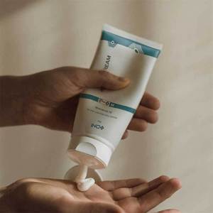 MEDI SECTION M Advanced 100g Pommade régénérante de qualité clinique pour la protection et la renforcement de la barrière cutanée, pour le derme sensibilisé, tube profond - Product Image 1