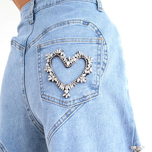 Jean en denim pour homme Starlight de haute qualité, motif léopard avec strass cœur éblouissant, délavage bleu vintage, style streetwear, teint uni - Product Image 6