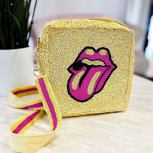 Bolso bandolera cuadrado con cuentas amarillas y patrón de labios, bordado a mano, para mujer, uso diario - Product Image 1