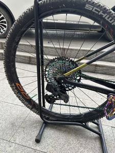 Vélo de montagne à suspension avant en carbone monocoque ultra léger avec transmission à 12 vitesses pour les courses de cross-country - Product Image 5