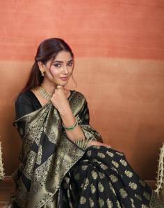 Sari en soie noir et or avec motifs brodés pour mariage, sari indien traditionnel pour femme, longueur au sol, coupe classique - Product Image 2