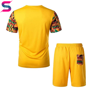 ชุดเสื้อยืดและกางเกงขาสั้นลายเรขาคณิตสีเหลืองสไตล์ใหม่ล่าสุดสำหรับผู้ชาย ชุดลำลองฤดูร้อนแบบถัก แห้งเร็ว คอกลม ชุดกีฬา - Product Image 2