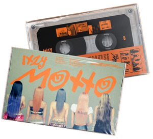 ITZY - [MOTTO] 12º MINI ÁLBUM (VERSIÓN CASSETTE) Álbum de K-Pop en CD, el Más Vendido en Corea, para Todas las Edades - Product Image 3