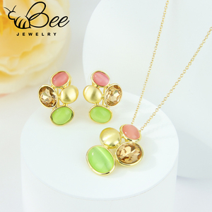 Conjunto de joyería de cristal con dijes para mujer, de alta calidad original, chapado en oro de 14 quilates, estilo vintage, collar y aretes de colores, para novias. - Product Image 4