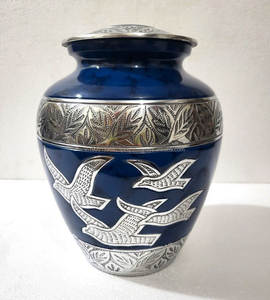 Urnes funéraires en aluminium gravées sur mesure, style américain, pour cendres humaines et animales, avec designs personnalisables, parmi les plus vendues - Product Image 5