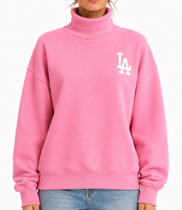 เสื้อสเวตเชิ้ตสีชมพูสด คอสูง พร้อมตัวอักษรสีขาวขนาดเล็กที่หน้าอก แขนยาว ปลายแขนและชายเสื้อแบบรัดขอบ  รับสกรีนโลโก้ตามแบบ - Product Image 3
