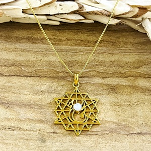 Collier ethnique en laiton avec pendentif étoile bohème très demandé pour femme, plaqué or 18 carats, motif géométrique sacré, vente en gros OEM ODM - Product Image 1