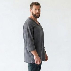 T-shirt tricoté oversize pour homme à col en V, manches courtes, style décontracté, grande taille, épaules tombantes, style streetwear ample - Product Image 1