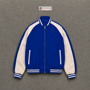 Veste en laine style varsity d'inspiration vintage, édition bleue, vêtement d'extérieur décontracté, coupe ample avec un design classique et épuré, veste varsity signature. - Product Image 5