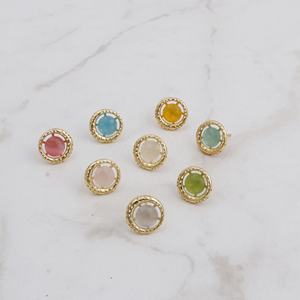 Pendientes de Botón de Latón Chapado en Oro con Diseño Floral, con Calcedonia Verde Engastada en Bisel, Modernos, Elegantes y a la Moda para Mujer - Product Image 1