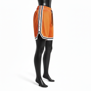 Shorts en maille polyester premium orange, tissu respirant à séchage rapide, avec empiècements latéraux blancs et noirs, logo brodé, shorts pour femmes - Product Image 5