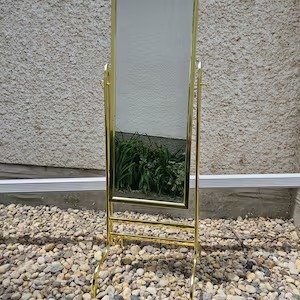 Miroir sur pied de forme incurvée avec base mobile, miroir de sol moderne pour la maison, la chambre et le studio, fabriqué à la main en Inde - Product Image 6