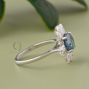 Bague en Moissanite Grise Foncée 2ctw Coupe Portugaise, Style Vintage Flocon de Neige Halo, Or Jaune, Cadeau d'Anniversaire, Fiançailles, Mariage - Product Image 3