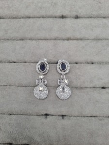 Boucles d'oreilles pendantes de créateur, serties de pierres ovales et de micro-pavés de diamants américains, pour les soirées, collections de boucles d'oreilles tendance - Product Image 5