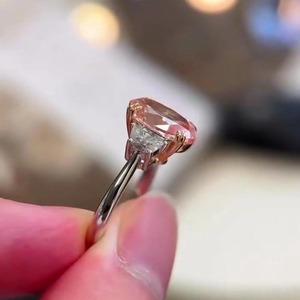 แหวนเพชรทรงรีสุดหรู 3 เม็ด ทองคำขาว 14K พร้อมใบรับรอง IGI และความใส VVS สำหรับผู้หญิง - Product Image 5