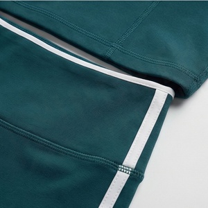 Conjunto de yoga sin costuras para mujer al por mayor: sujetador deportivo elástico con tiras y shorts fruncidos, 2 piezas para fitness y gimnasio - Product Image 5