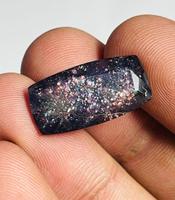 Iolite naturelle brillante à reflets sanguins, en flocons multiples, forme coussin longue, pour la fabrication de bijoux.
