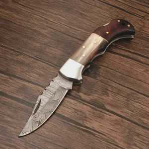 Couteau de poche pliant artisanal de qualité supérieure en acier Damas avec manche en bois et corne, pour le camping en plein air, personnalisable avec étui - Product Image 3
