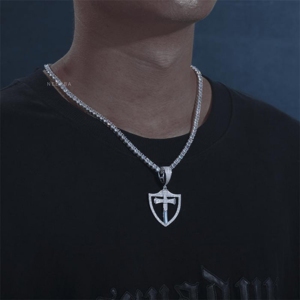 Colgante de cruz con moissanita engastada a mano en plata de ley 925, colgante de moissanita hecho a mano, joyería minimalista y elegante. - Product Image 3