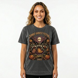 T-shirt graphique vintage personnalisé pour femme, coupe oversize, en coton délavé à l'acide, imprimé Zombie Harvest Festival, style streetwear rétro vieilli - Product Image 1