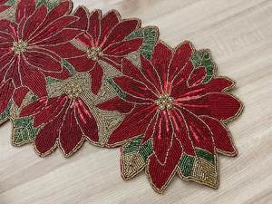 Camino de Mesa con Cuentas y Diseño Floral Moderno, Elegante y Novedoso, Camino de Mesa Hecho a Mano con Adornos, Estilo Lujoso - Product Image 6