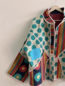 Chaqueta Kantha india hecha a mano, abrigo largo reversible, estilo bohemio, chaqueta bomber. - Product Image 3