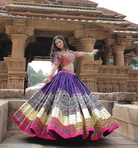 Vestido Lehenga Choli Dupatta para Mujer de NiMa Creations, Estampado Digital, Reversible, Mezcla de Seda, Tradicional, Largo hasta el Suelo, para Fiestas y Bodas - Product Image 1