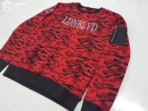 Chemise camouflage à manches longues pour homme, rouge et noir avec bordure contrastante, style streetwear, tissu ultra doux, fabrication de logo personnalisé - Product Image 3