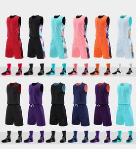 Ensemble de vêtements de sport de basketball personnalisés, maillot à col en V sublimé et short pour les joueurs d'équipe adultes - Product Image 3