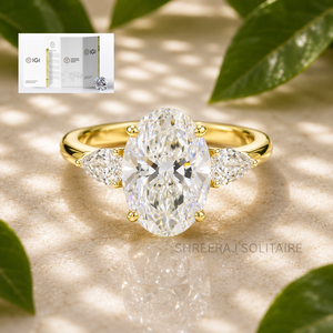 Bague de fiançailles avec diamant ovale de 2 carats cultivé en laboratoire et pierres latérales en forme de poire |   Bague en diamant CVD certifié IGI en or jaune massif 14 carats - Product Image 1