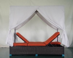 Tumbona Doble con Toldo de Mimbre de Ratán, Cama de Exterior para Descanso, para Piscina, Patio, Villa - Product Image 1
