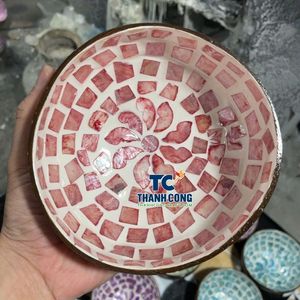 Offre Spéciale : Bol en Noix de Coco Laqué avec Incrustation Élégante en Nacre et Motifs Floraux – Idéal pour Servir des Salades de Fruits – Meilleur Prix - Product Image 1