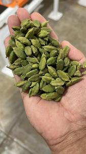 Cardamome indienne verte foncée de qualité supérieure, 8 mm, séchée, brute, en vrac, exportateur du Kerala pour l'aromatisation et la mélange culinaire des épices et du thé - Product Image 4