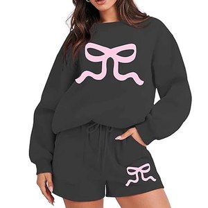 Conjunto de 2 piezas de sudadera y pantalones cortos para mujer, estilo casual, con capucha, de color sólido, de forro polar, holgado, estilo urbano. - Product Image 1