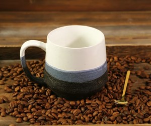 Juego de Tazas de Café de Cerámica Hechas a Mano con Acabado Rústico de Doble Tono y Asa Cómoda para Uso en Casa o Cafetería - Product Image 3