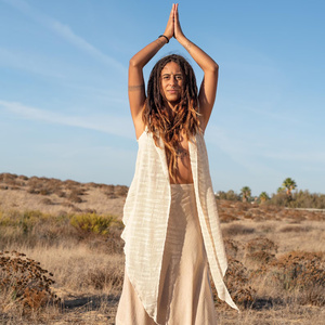 Gilet asymétrique à capuche pour femme, style féerique terreux, léger, pour superposition, idéal festivals - Product Image 3