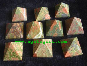 พีระมิดหินแกะสลักลายเรกิธรรมชาติ ทำด้วยมือโดย Agate Guru-เครื่องมือบำบัดฮวงจุ้ยที่เป็นมิตรกับสิ่งแวดล้อม จากกูร์เจียต์ - Product Image 6