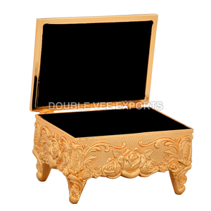 กล่องใส่ขนมปังรูปสี่เหลี่ยมผืนผ้าทองเหลืองลายพระกุมารเยซู |   กล่องเก็บของบนแท่นบูชาในโบสถ์ – DOUBLE VEE EXPORTS - Product Image 4