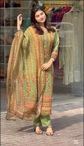 Ensemble haut et bas pour femme, style moderne, en Georgette Foux épaisse, imprimé numérique, avec dupatta et broderies à la main, séchage rapide, VISHNU K DESIGNS - Product Image 3