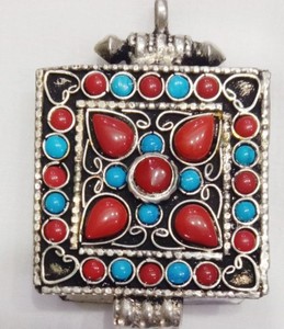 Colgantes de Aleación con Forma Ovalada y Cuadrada, con Temática Budista Tibetana Religiosa, Hechos a Mano en Nepal, Unisex - Product Image 2