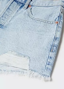Shorts en jean taille haute pour femme, bleu clair uni, déchirés et usés, cinq poches, coupe droite, fermeture boutonnée - Product Image 4
