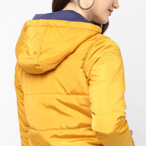 Veste d'hiver matelassée à capuche personnalisée pour homme, avec broderie couleur unie sur le devant, rembourrage en coton, longueur standard, capuche amovible - Product Image 1