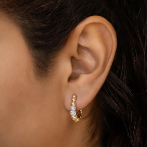 Pendientes de Aro de Oro Amarillo de 18k con Diamantes, Diseño de Racimo de Cuentas, Diamantes Redondos Brillantes, Joyería Fina Texturizada y Elegante, Regalo - Product Image 2