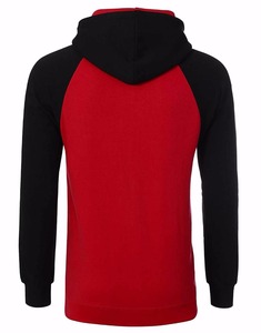 Sudadera con Capucha para Hombre, Negra y Roja, con Mangas Raglán y Bolsillo, Estilo Casual, Corte Regular, Tejido de Algodón, para Otoño - Product Image 2