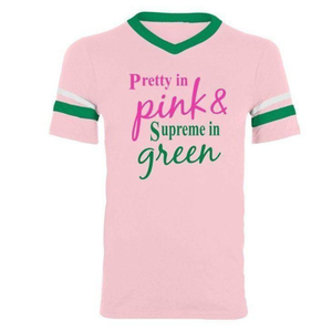 Haut de sport en jersey rose clair à col en V et manches courtes, style athlétique, tendance, Pretty In Pink Green Pink & Green - Product Image 1