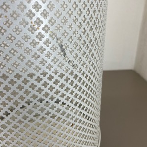 ที่วางร่มสีขาวมินิมอลสำหรับพื้นที่ในร่ม เหมาะสำหรับโรงแรม สำนักงาน ร้านกาแฟ และทางเข้าห้างสรรพสินค้า ดีไซน์สะอาดตาและมีสไตล์จากอินเดีย - Product Image 2