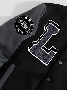Veste universitaire personnalisée avec manches en cuir, veste de baseball noire brodée, style couple, vente en gros OEM - Product Image 4