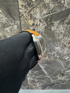 Montre pour homme avec cadran romain noir, lunette en moissanite incolore, bracelet en caoutchouc personnalisé, entièrement sertie de pierres, à prix bas - Product Image 5